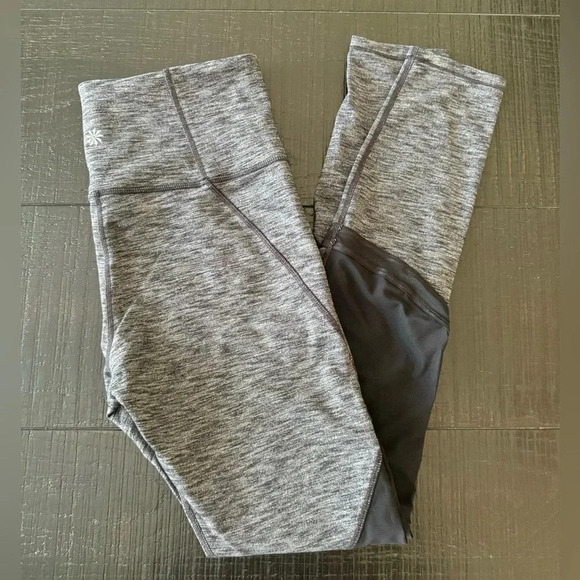 ATHLETA Womens Dark Heather Grey and Black  Leggings Size Medium - Picture 1 of 5